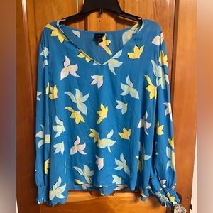 Woman’s long sleeve vneck blouse size xxl